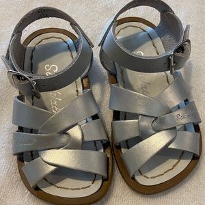 Saltwater sandals toddler size 5